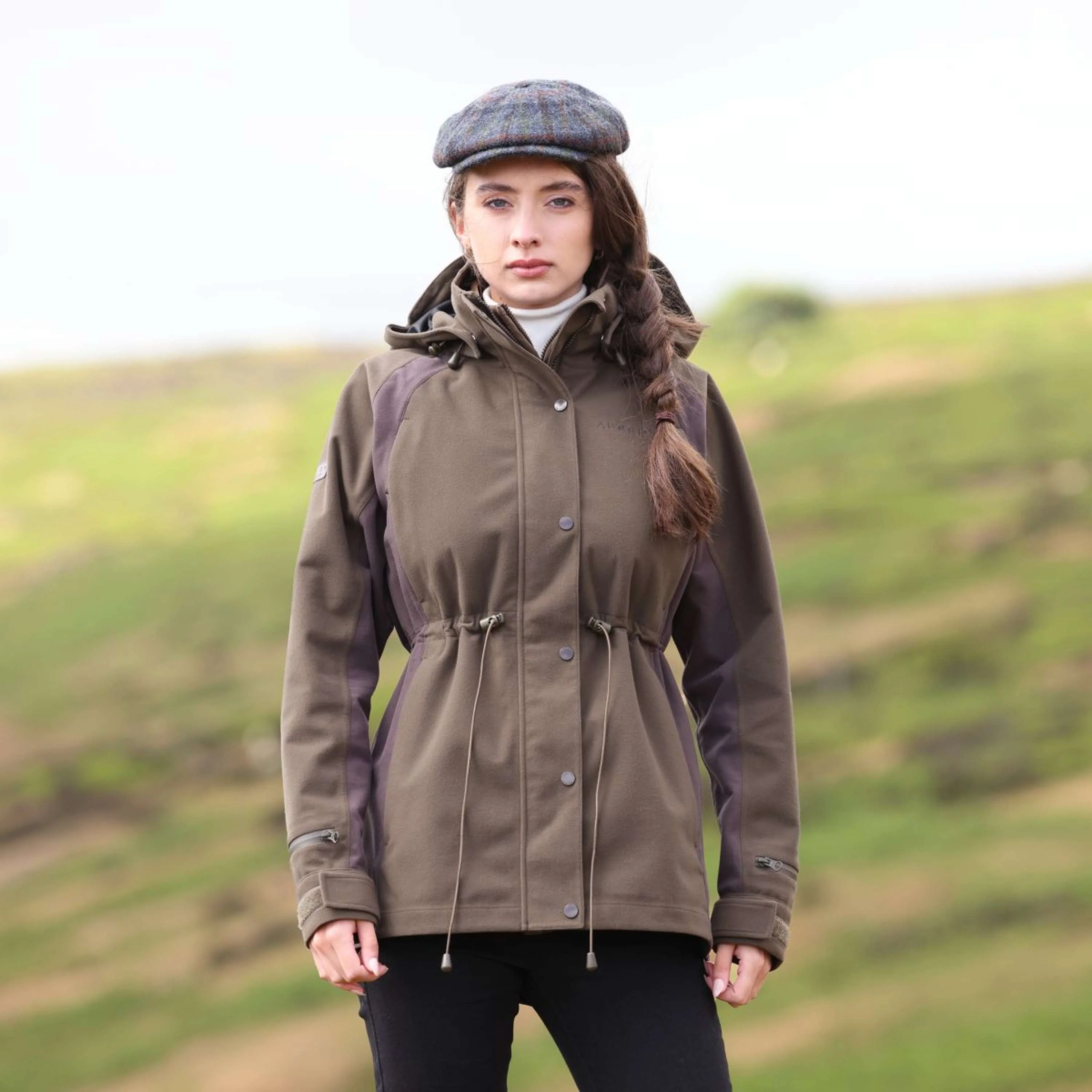 Aubrion by Shires Jacke Heritage Dunkelolive - Image 36