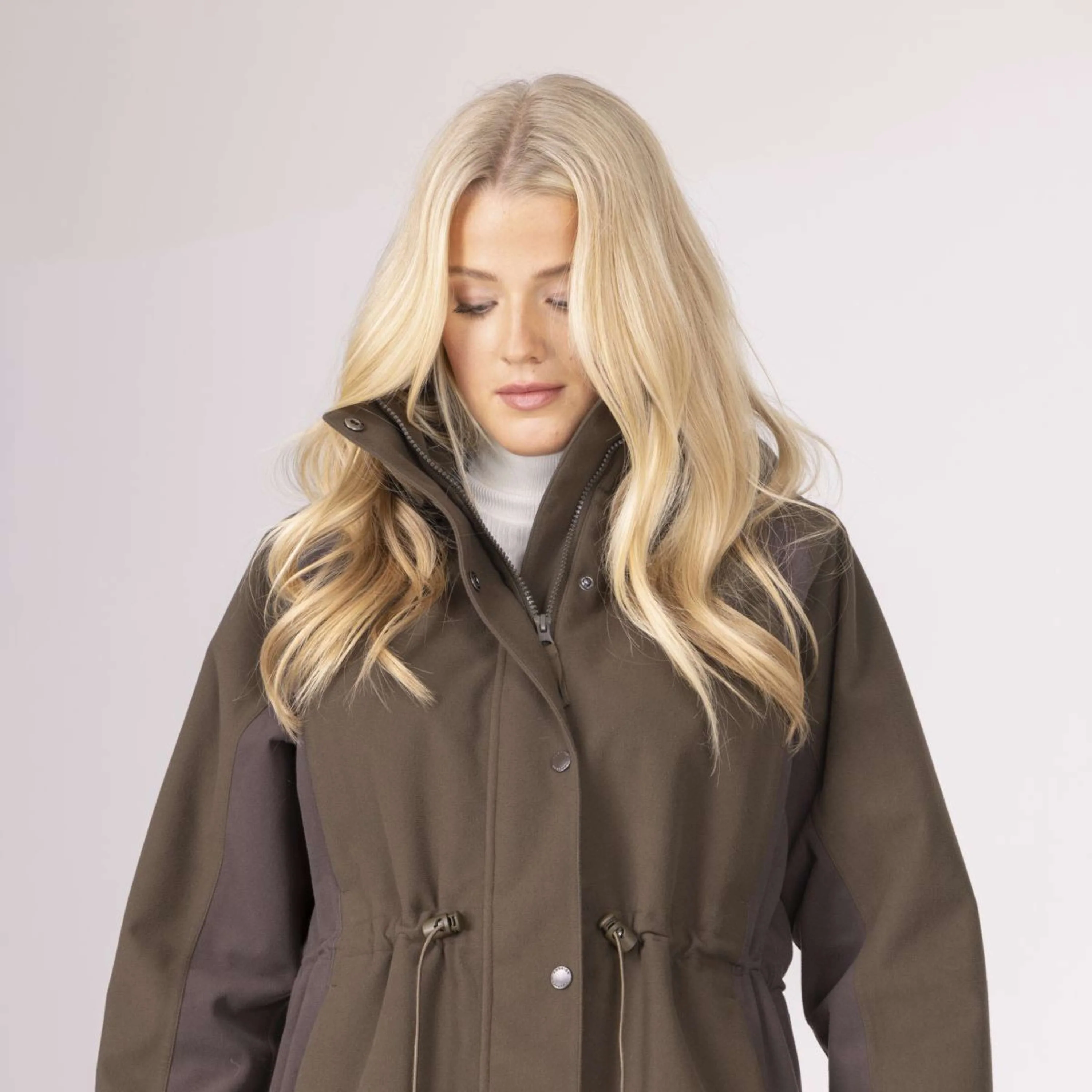 Aubrion by Shires Jacke Heritage Dunkelolive - Image 44