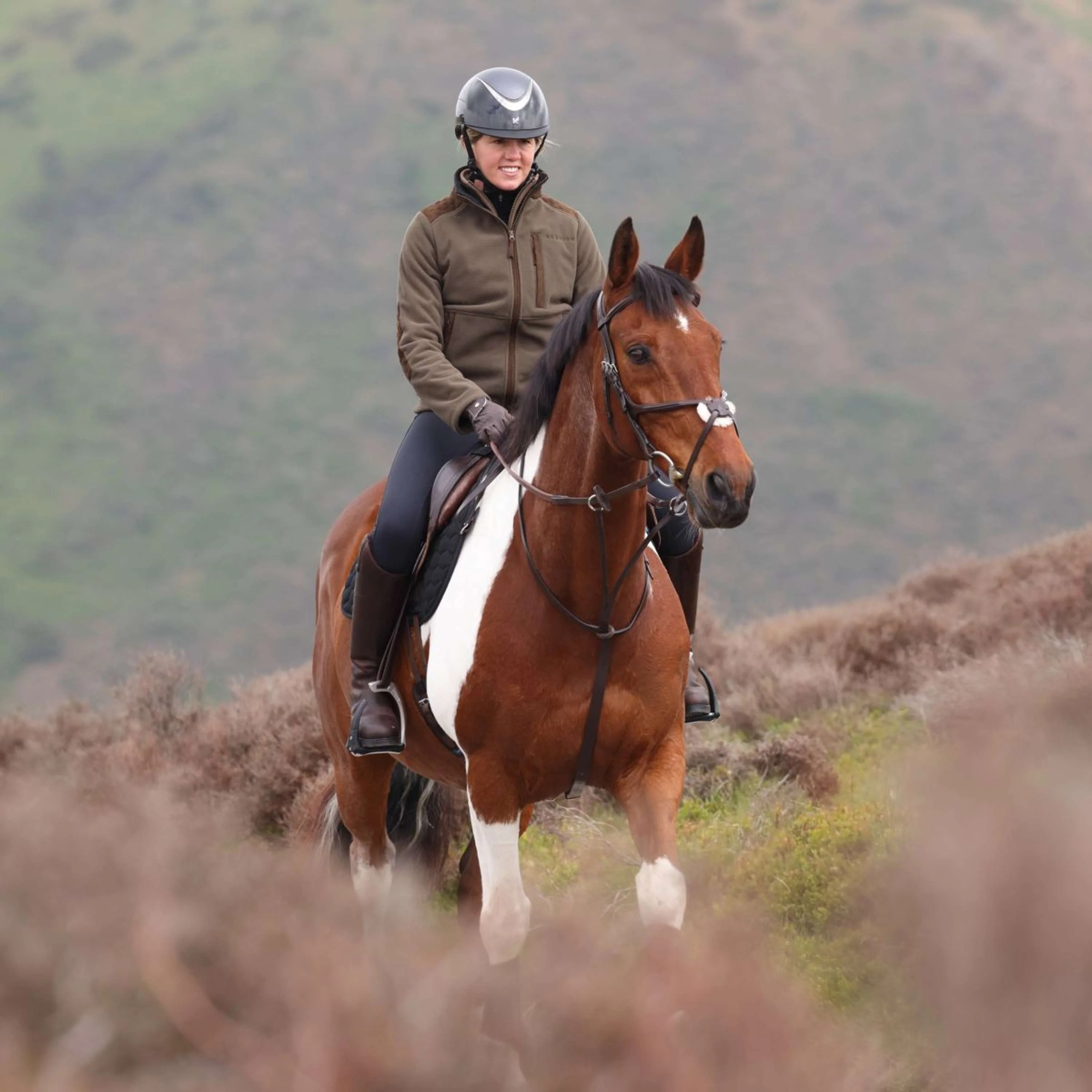 Aubrion by Shires Jacke Heritage Fleece Dunkelolive - Image 17