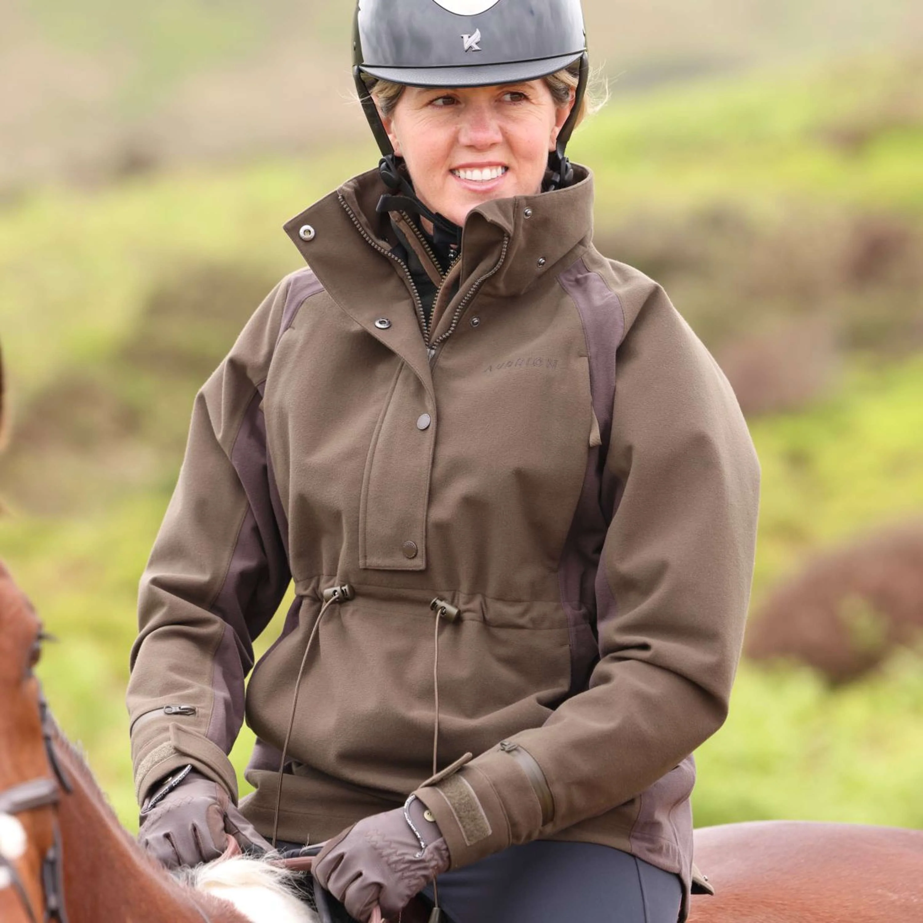 Aubrion by Shires Pullover Heritage Dunkelolive - Image 7