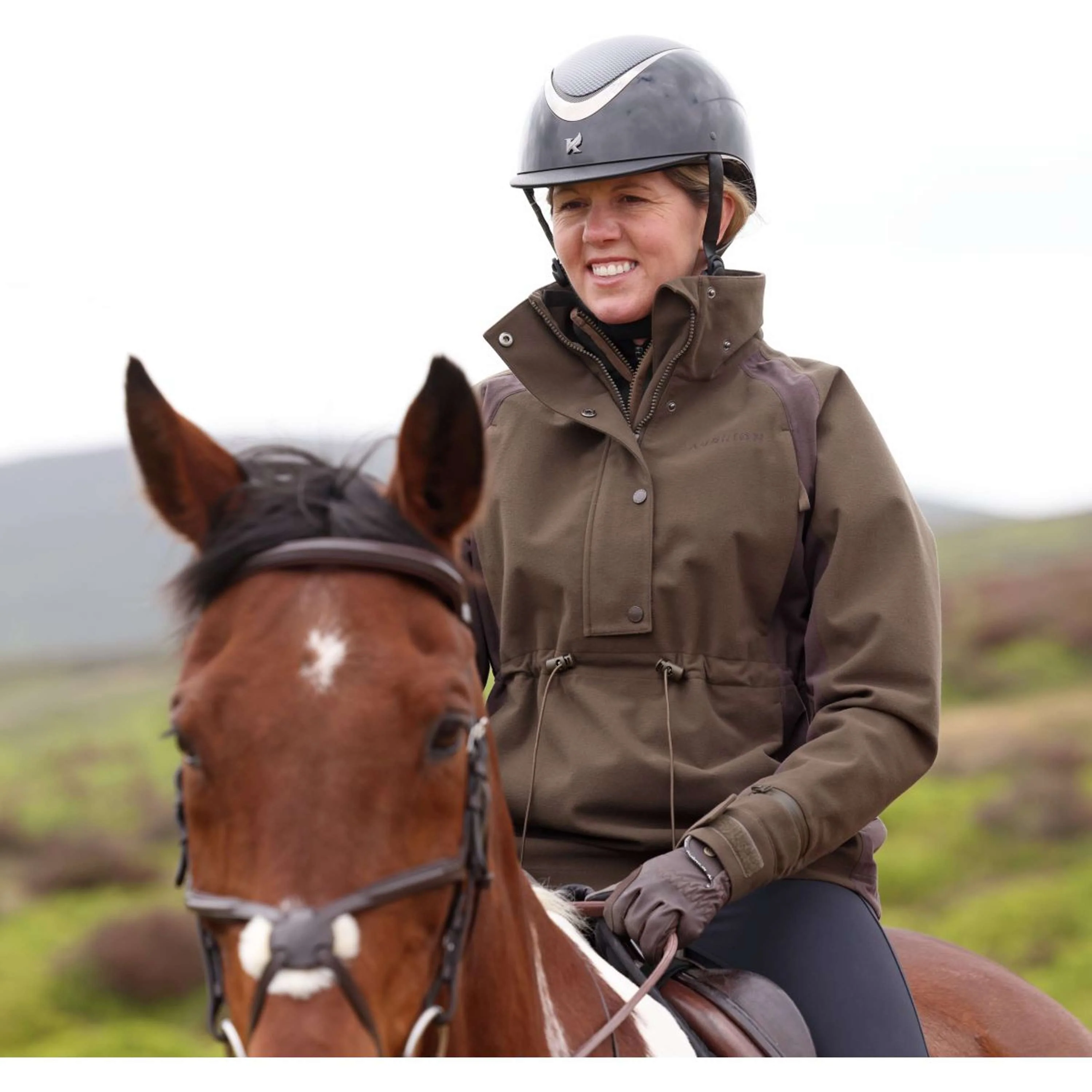 Aubrion by Shires Pullover Heritage Dunkelolive - Image 8