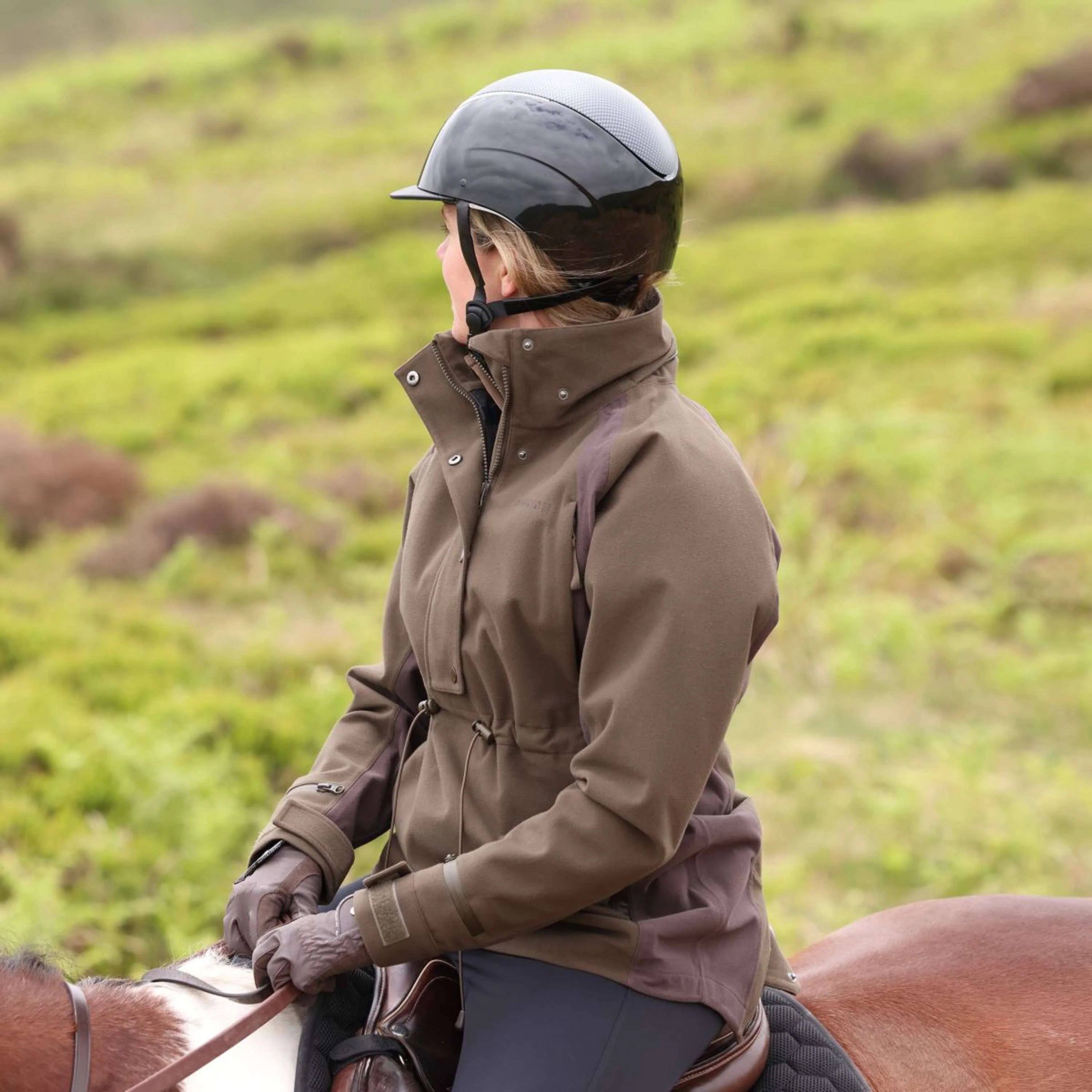 Aubrion by Shires Pullover Heritage Dunkelolive - Image 9