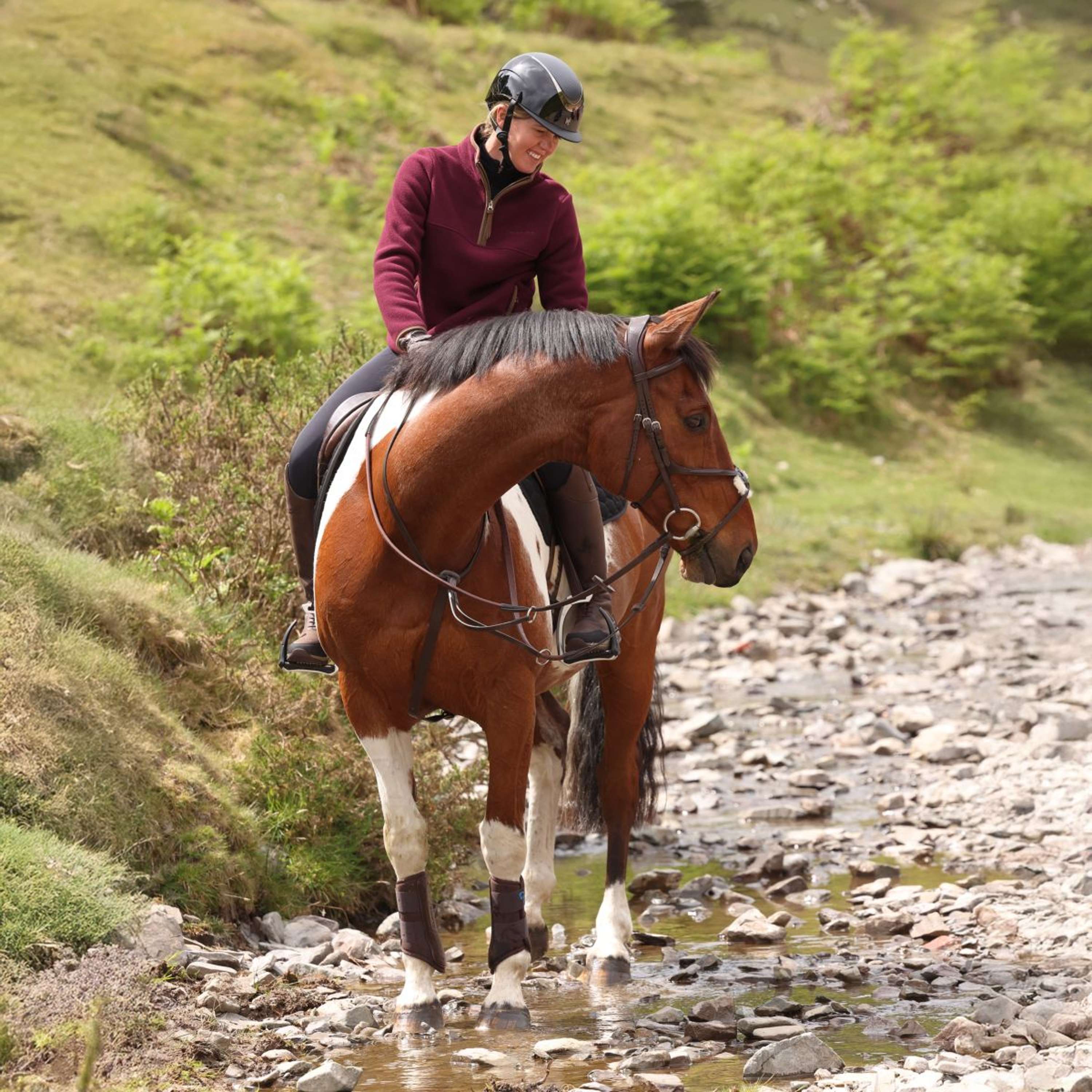 Aubrion by Shires Pullover Original Fleece Maroon - Image 5