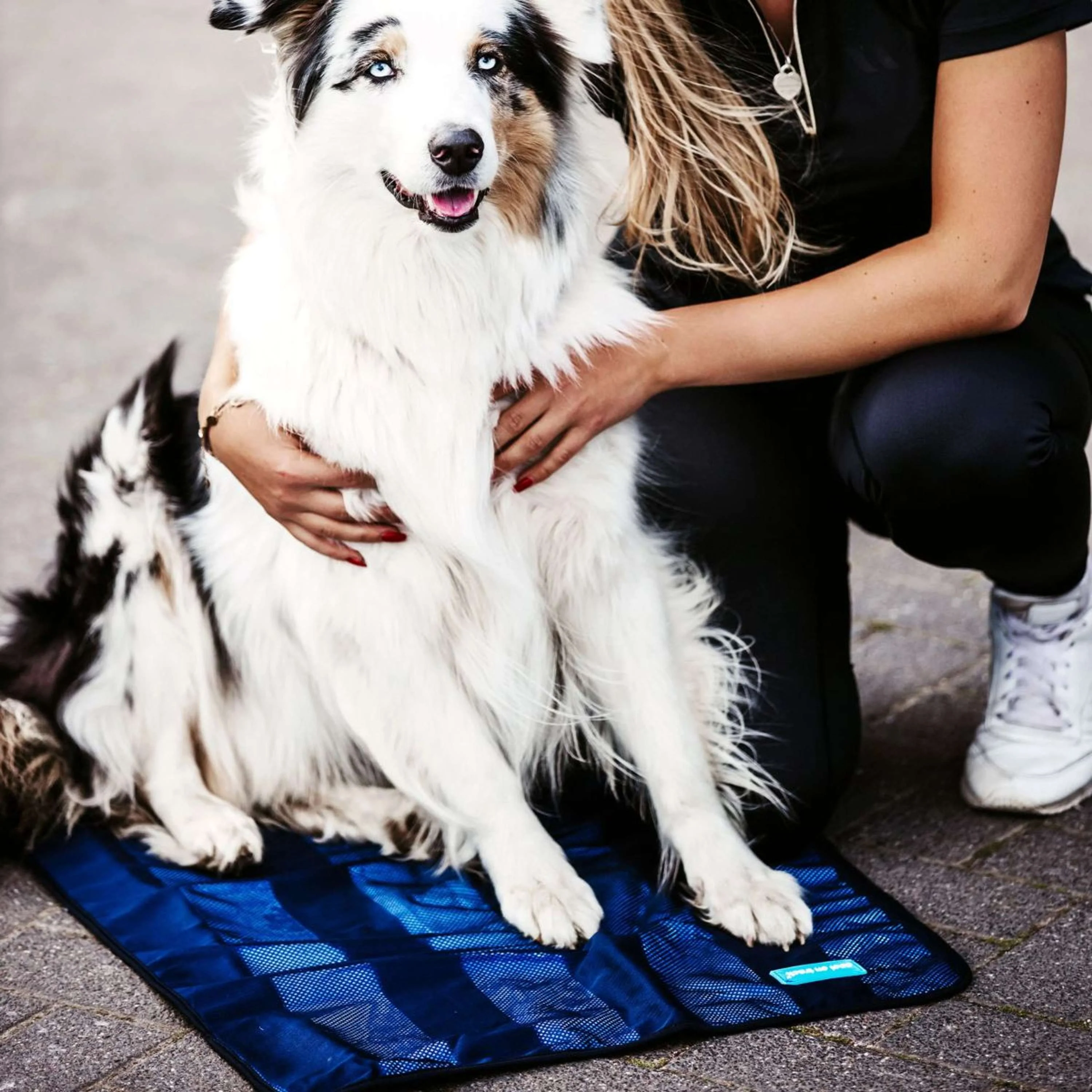Back on Track Cooling Towel Blau - Image 4
