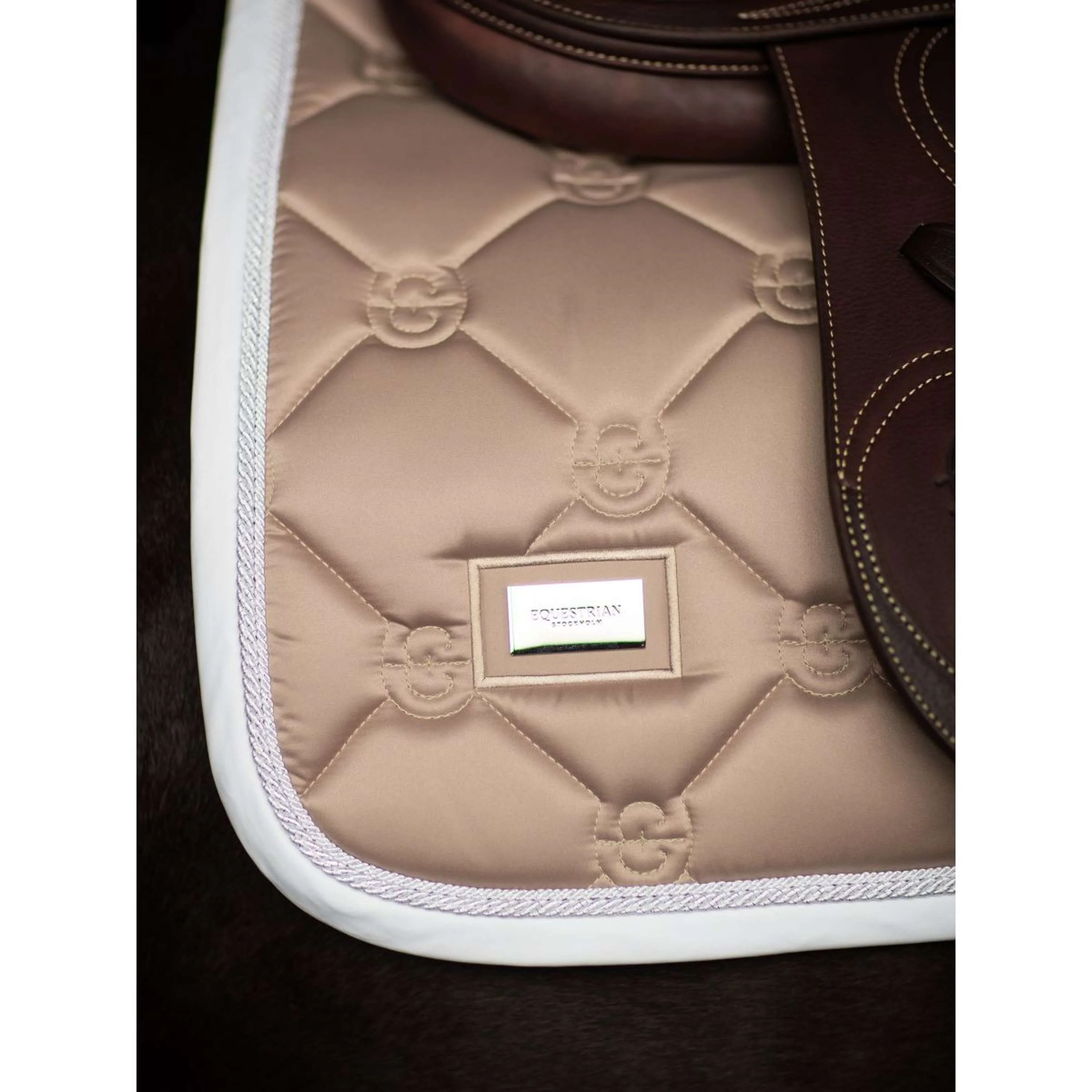 Equestrian Stockholm Schabracke Springen Sand - Image 3
