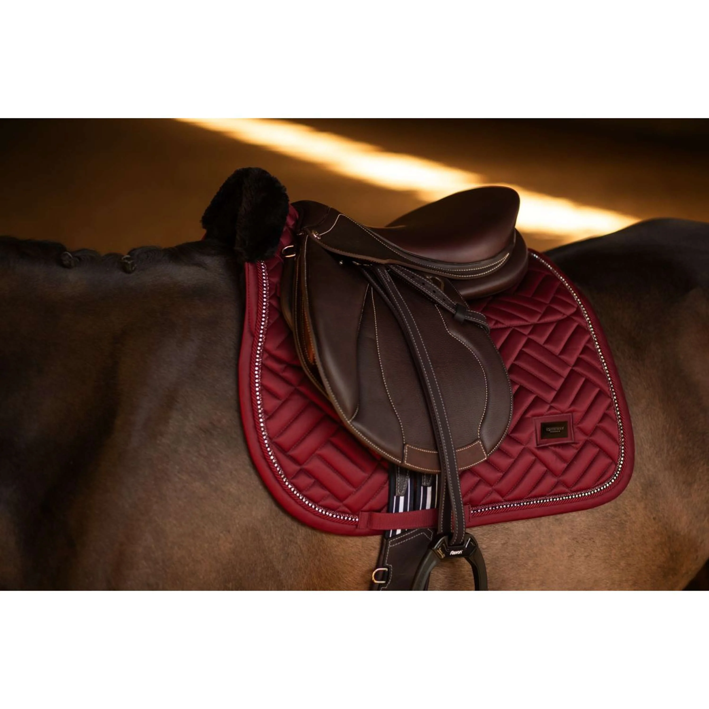 Equestrian Stockholm Schabracke Vegan Fur Springen Crystal Bordeaux - Image 2