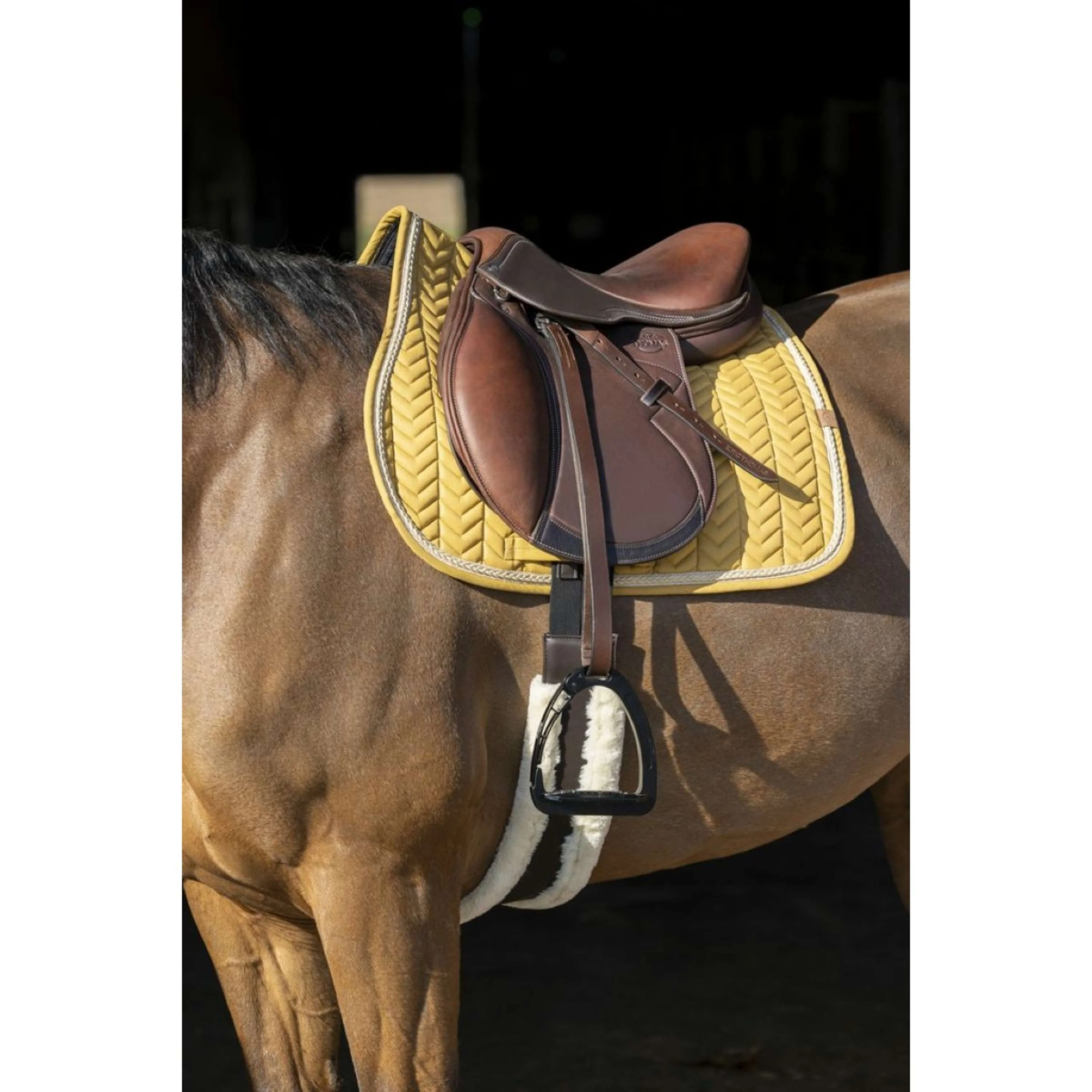 EQUITHÈME Schabracke Softy Jumping Senf - Image 2