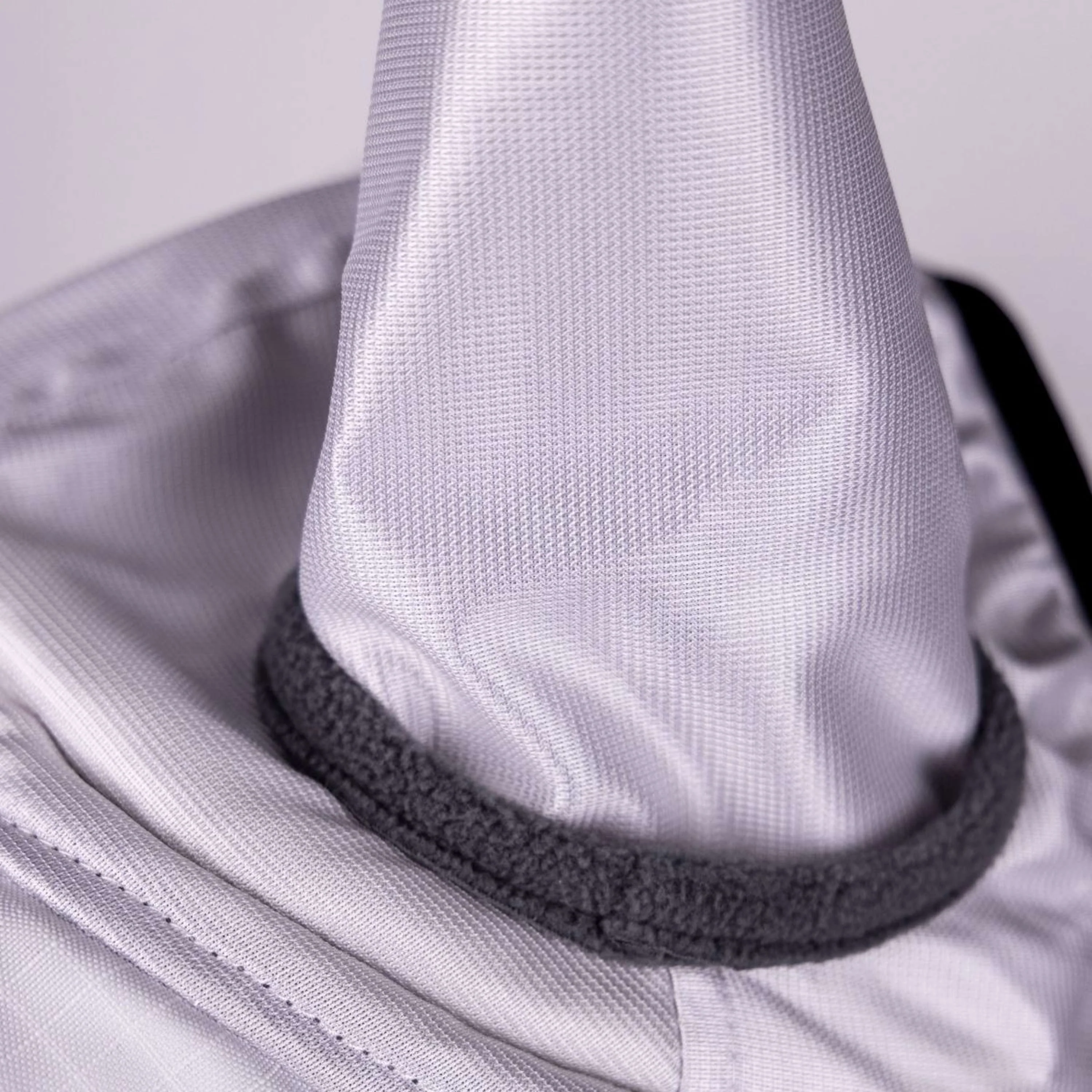 FlyGuard by Shires Fliegenmaske Pro Sun Shade mit Ohren und Fransen Weiß - Image 5
