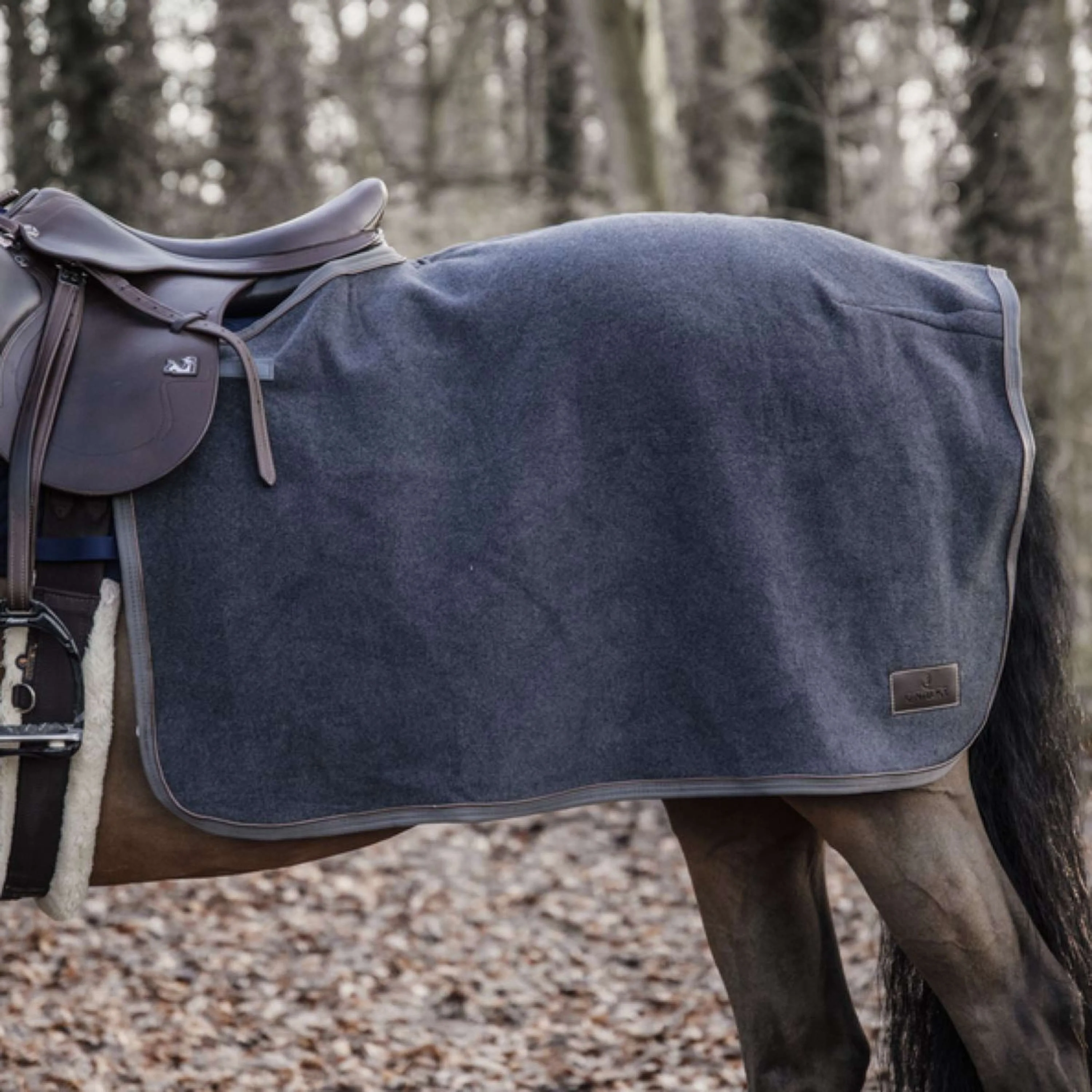 Kentucky Horsewear Ausreitdecke Quadratisch Heavy Fleece Dunkelgrau - Image 2