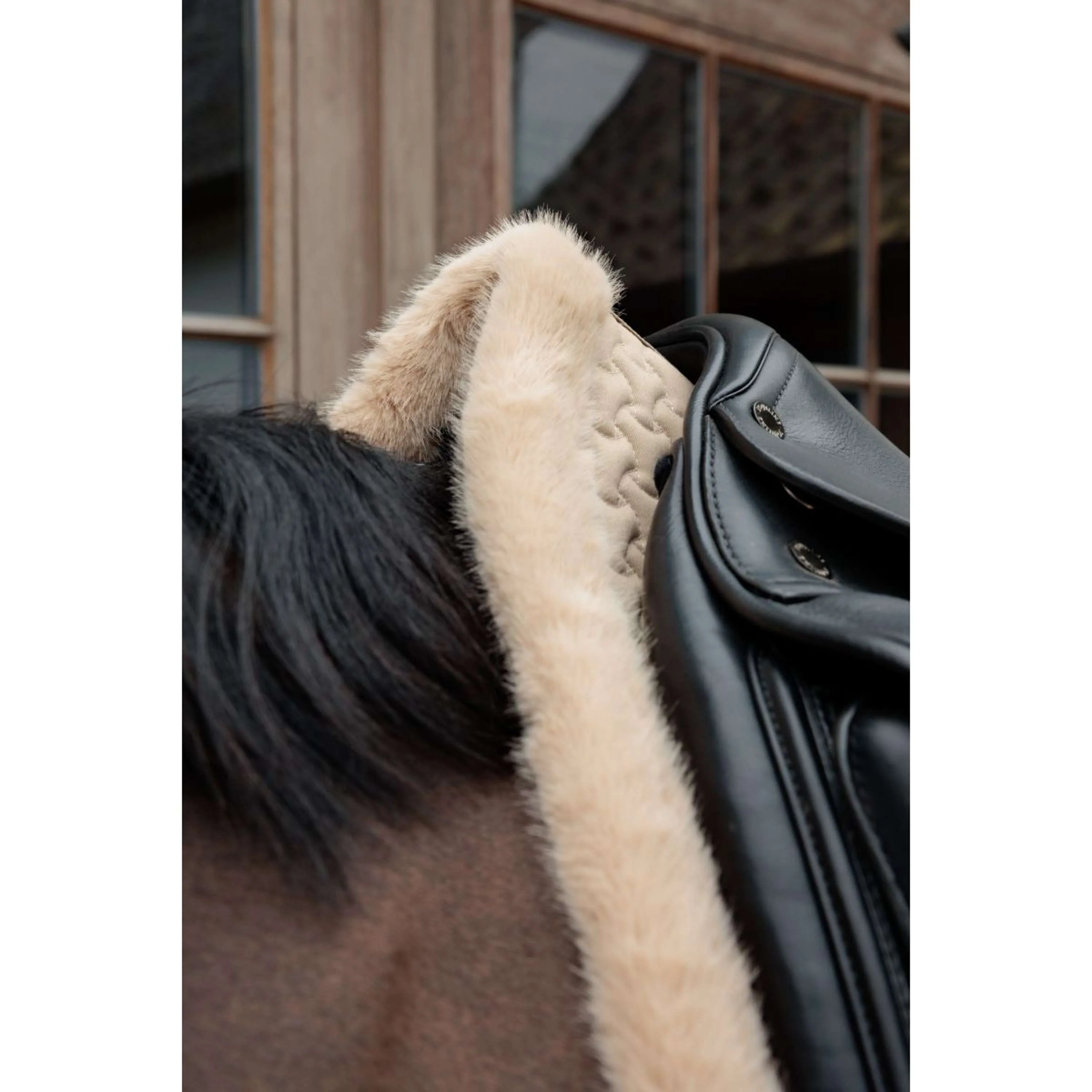 Kentucky Horsewear Schabracke Fake Fur Onion Quilt Dressur Beige - Image 5