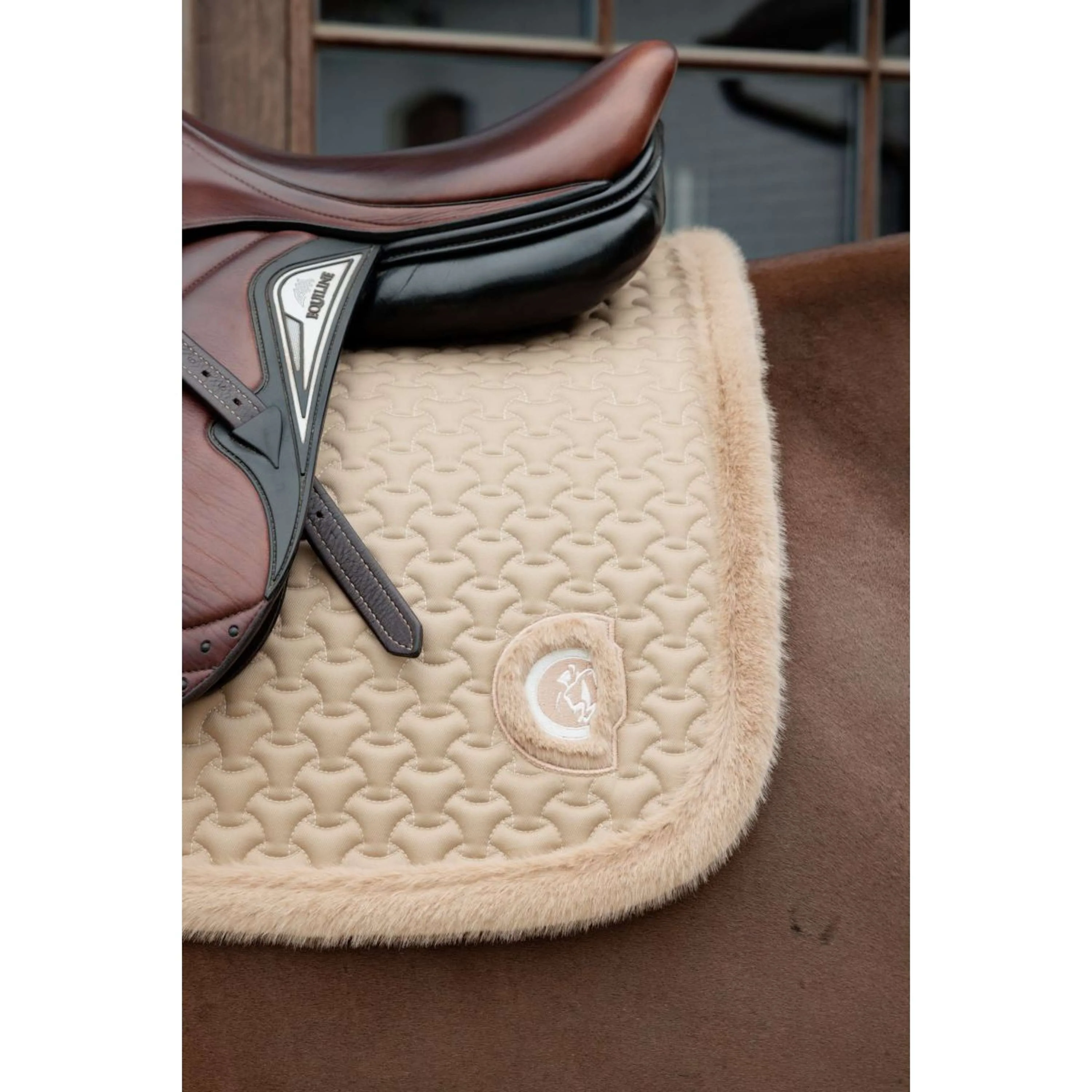 Kentucky Horsewear Schabracke Fake Fur Onion Quilt Springen Beige - Image 3