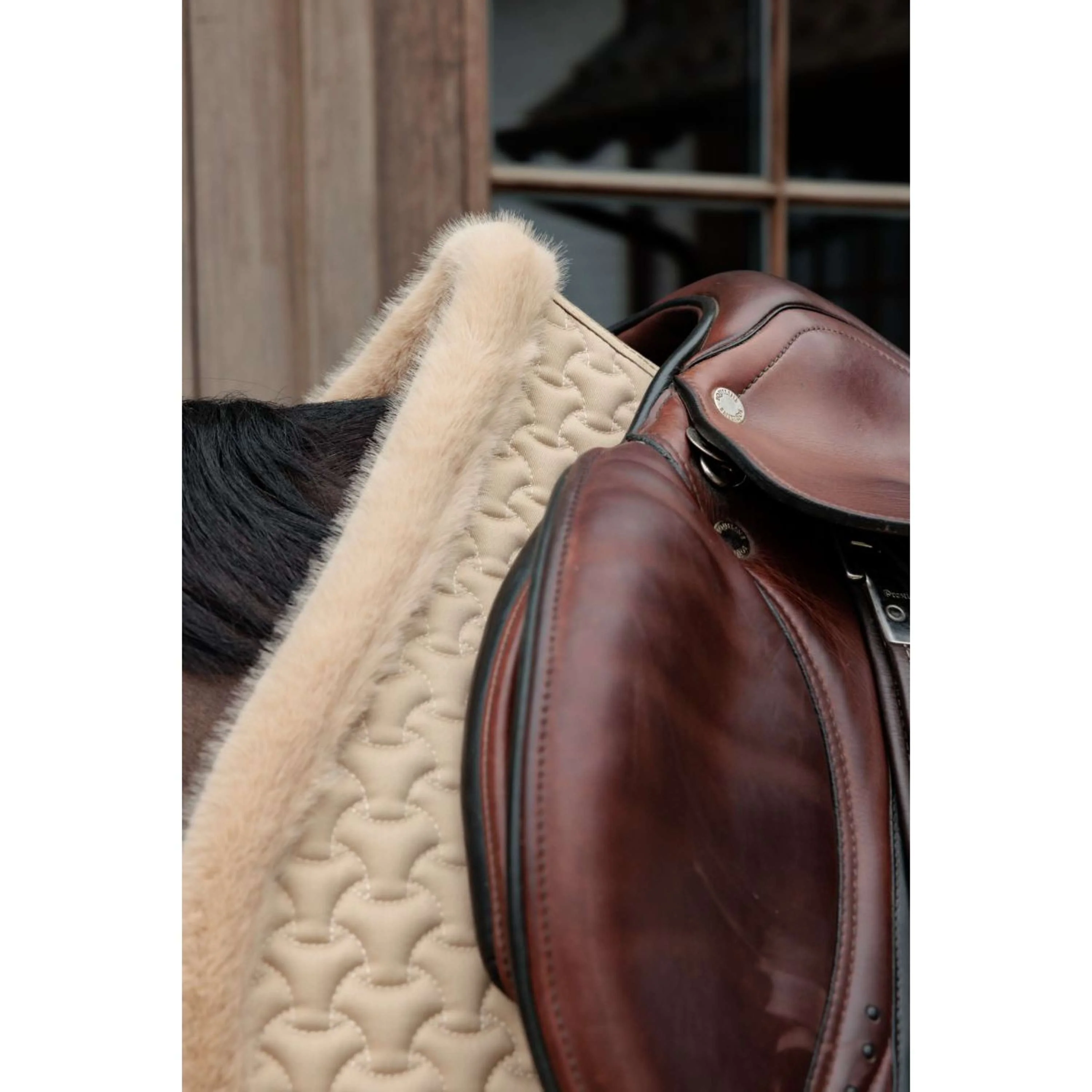Kentucky Horsewear Schabracke Fake Fur Onion Quilt Springen Beige - Image 4
