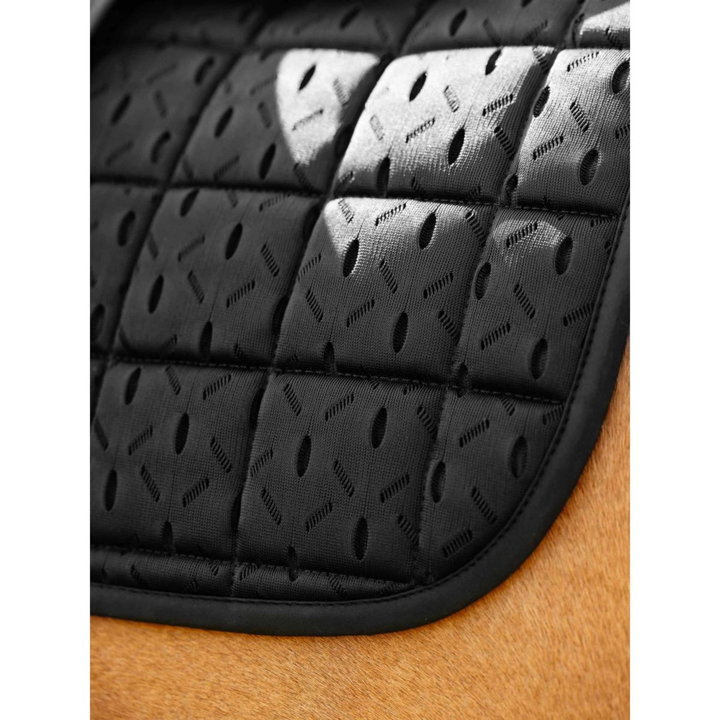 LeMieux Schabracke 3D Mesh Self-Cool Square Springen Schwarz - Image 2
