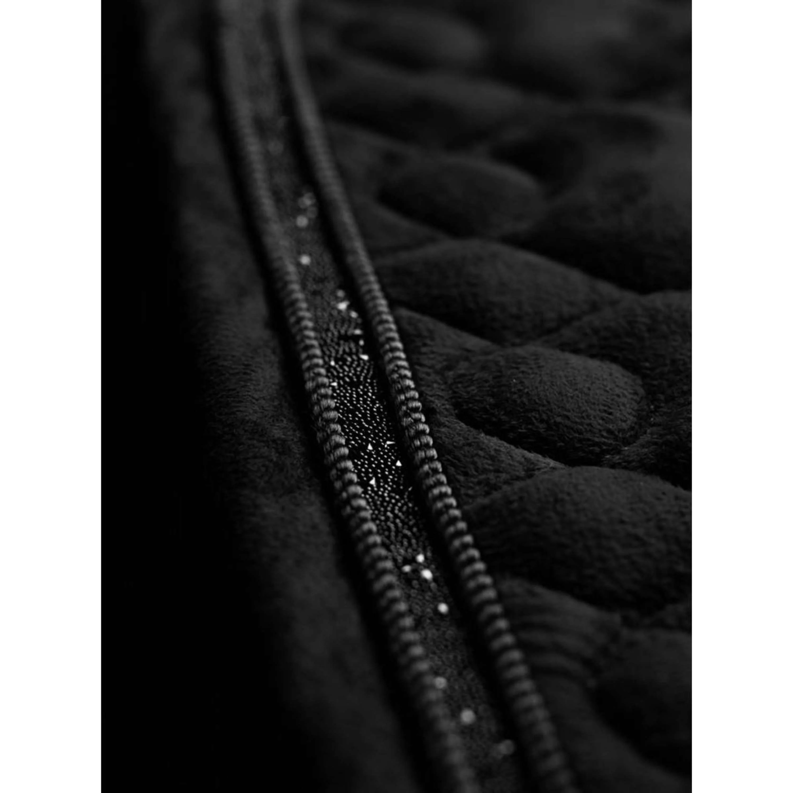 LeMieux Schabracke Crystal Suede Close Contact Schwarz - Image 2