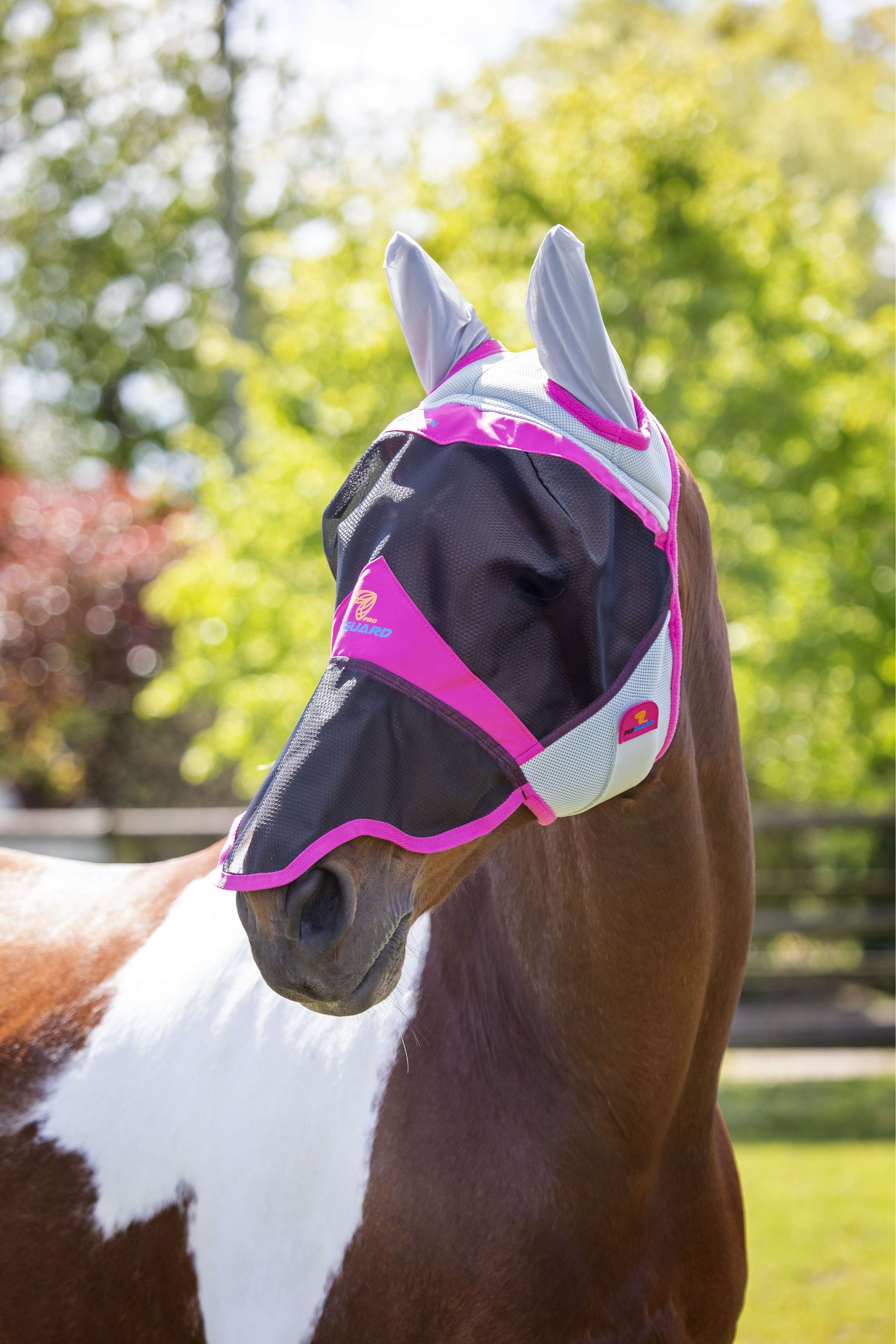 Shires Fliegenmaske Air Motion mit Ohren und Nase Rosa - Image 4