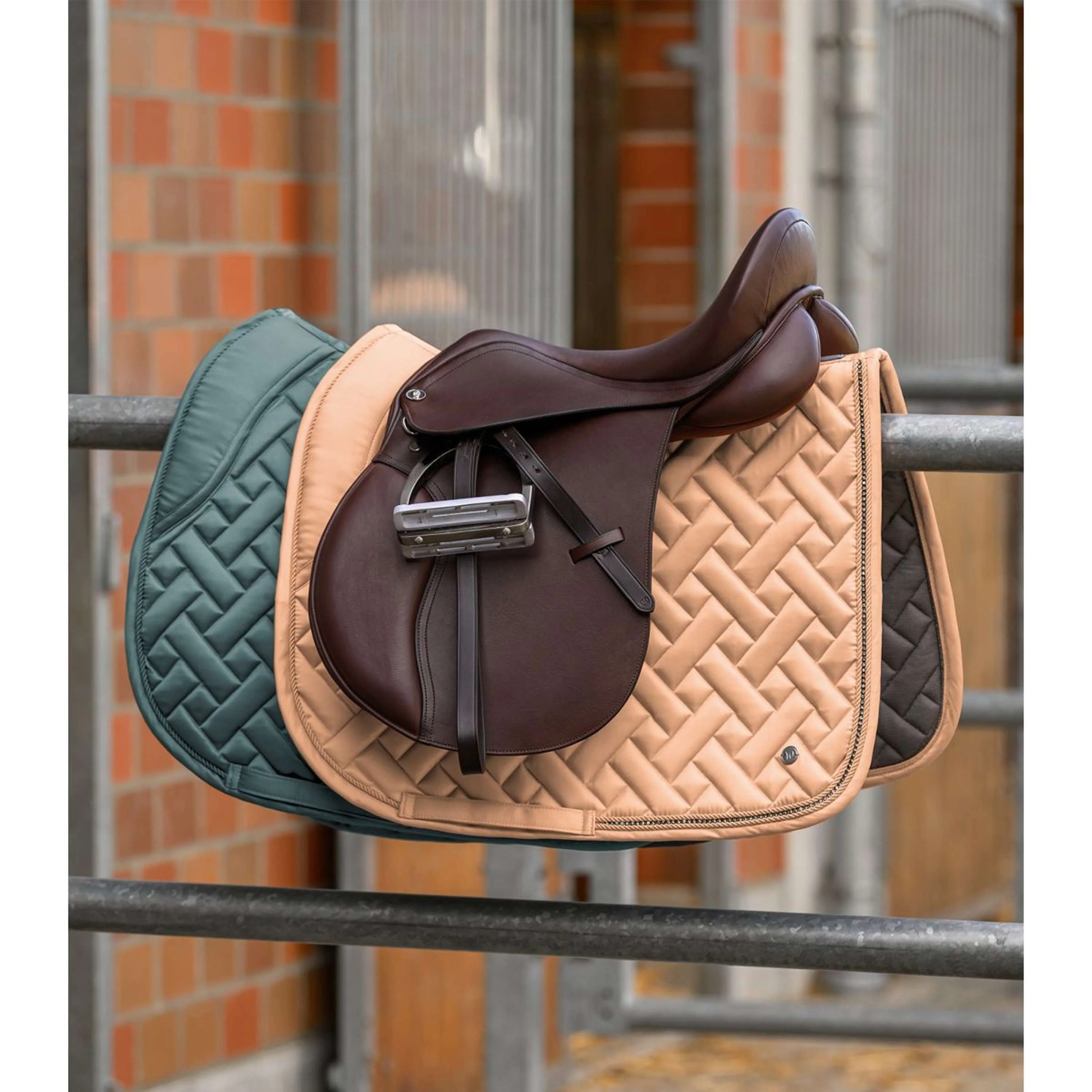 Waldhausen Schabracke Turin Dressur Pine Green - Image 2