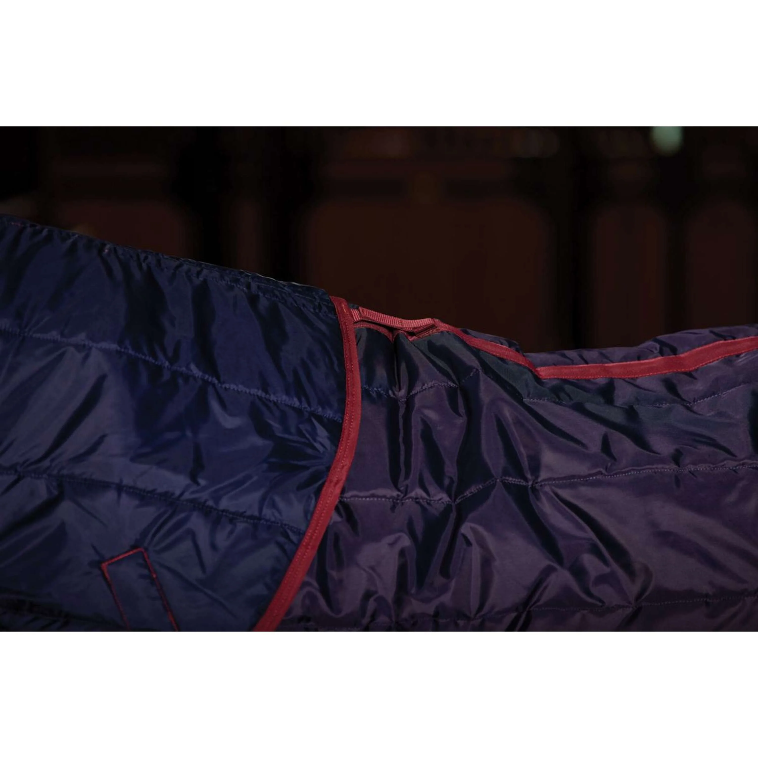WeatherBeeta Stalldecke ComFiTec 210D Channel Quilt Combo Neck 360g Navy/Burgundy - Image 5